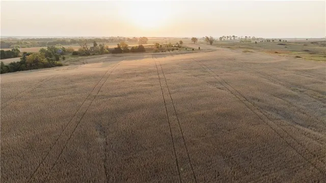 $942,991 | 3787 H Highway, Darlington, MO 64438