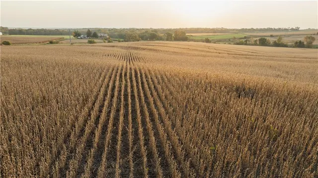 $942,991 | 3787 H Highway, Darlington, MO 64438