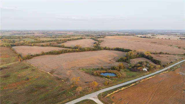 $942,991 | 3787 H Highway, Darlington, MO 64438