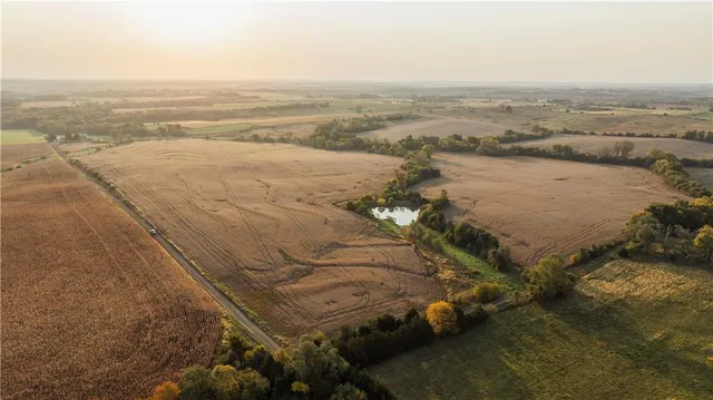 $942,991 | 3787 H Highway, Darlington, MO 64438