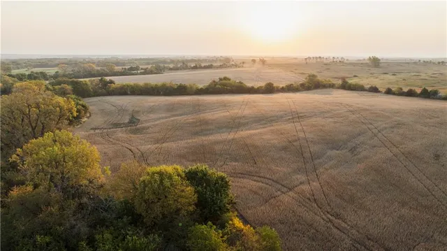 $942,991 | 3787 H Highway, Darlington, MO 64438