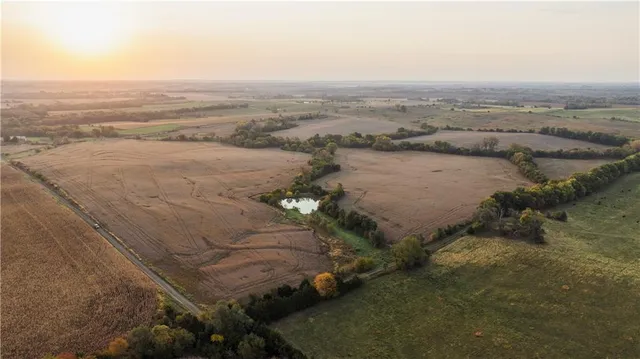 $942,991 | 3787 H Highway, Darlington, MO 64438