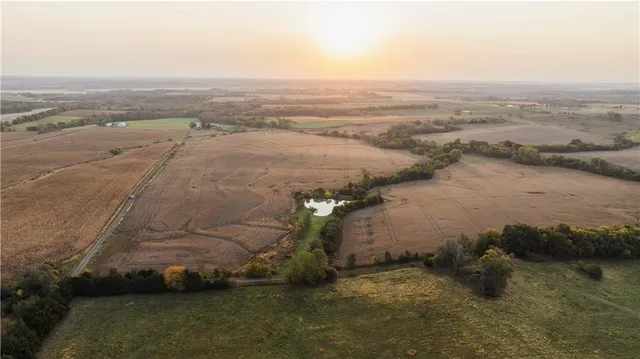 $942,991 | 3787 H Highway, Darlington, MO 64438