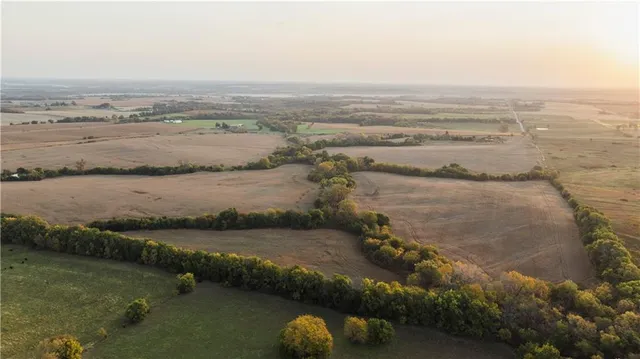 $942,991 | 3787 H Highway, Darlington, MO 64438