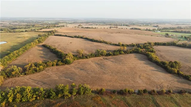 $942,991 | 3787 H Highway, Darlington, MO 64438