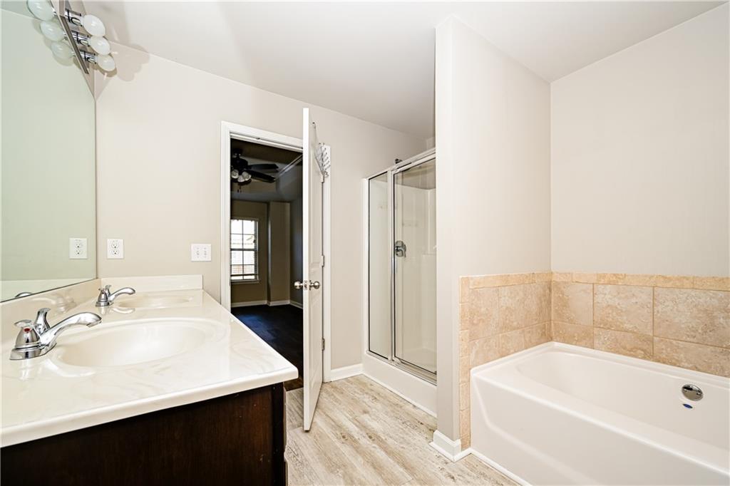 2347 Castle Keep Way Atlanta, GA 30316 - Photo 13 of 15 a bathroom with a bathtub a sink and a mirror