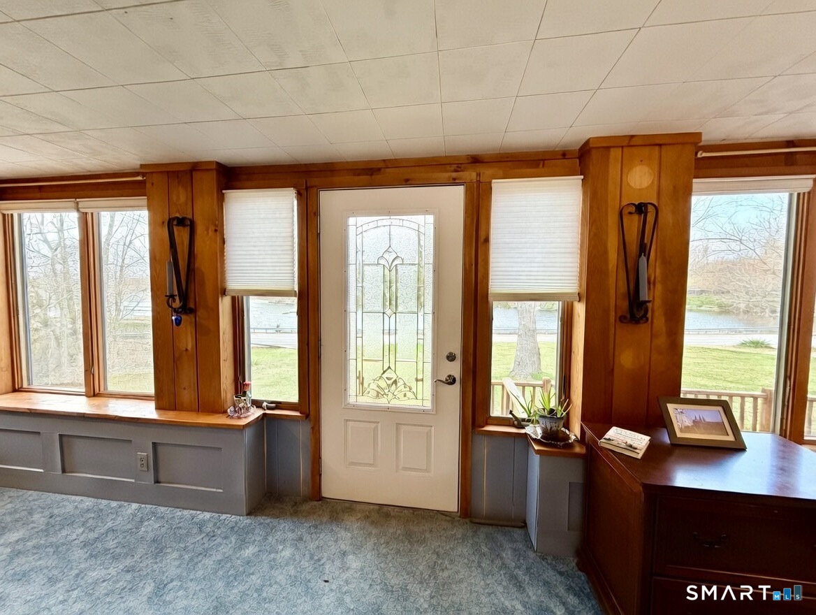 241 Niantic River Road Waterford, CT 06385 - Photo 13 of 40