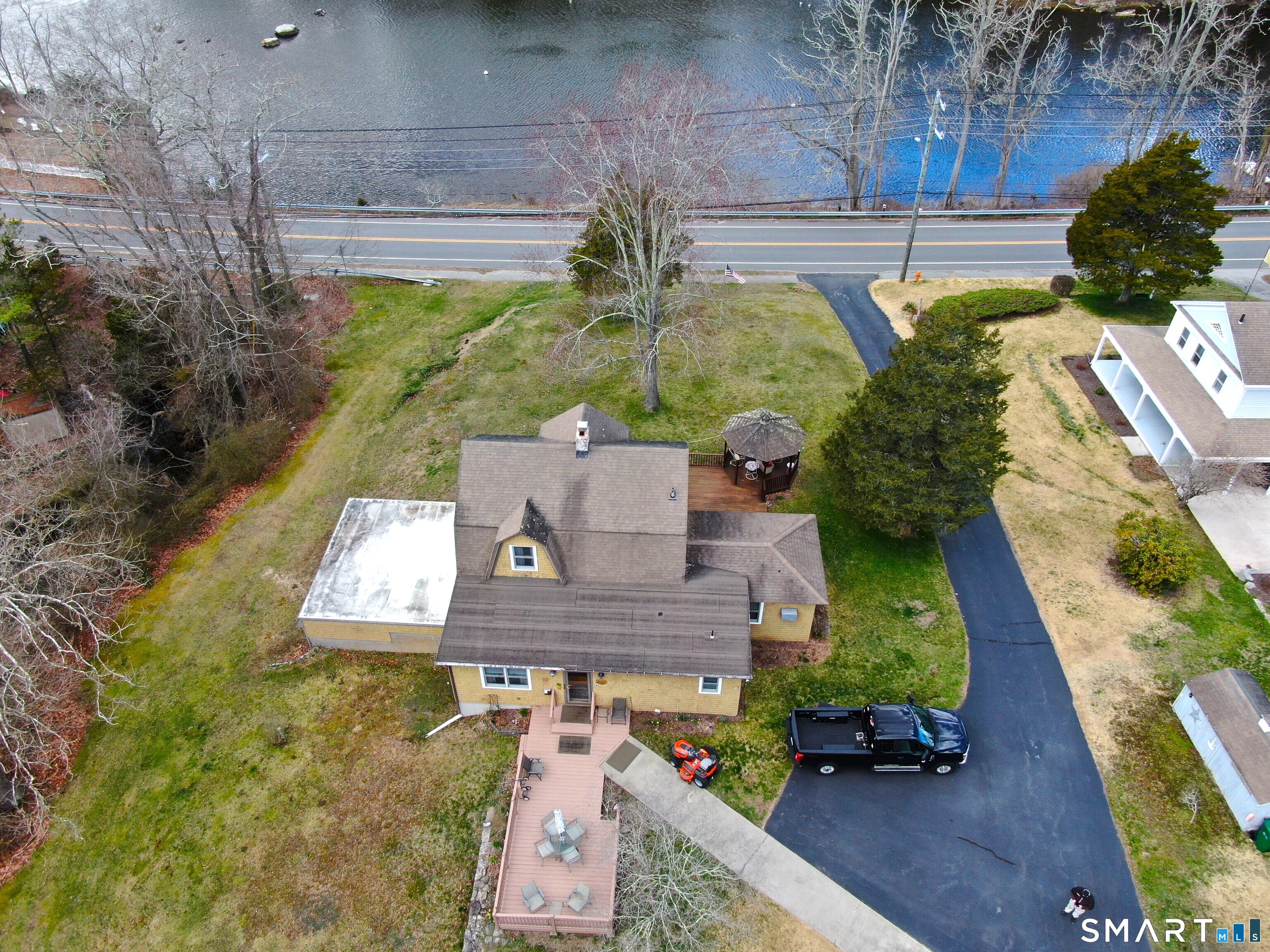 241 Niantic River Road Waterford, CT 06385 - Photo 34 of 40