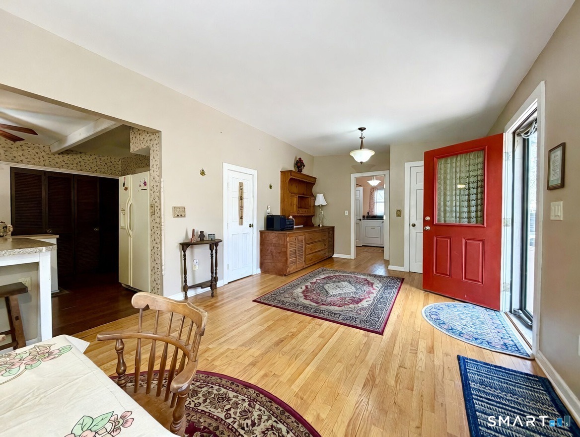 241 Niantic River Road Waterford, CT 06385 - Photo 8 of 40