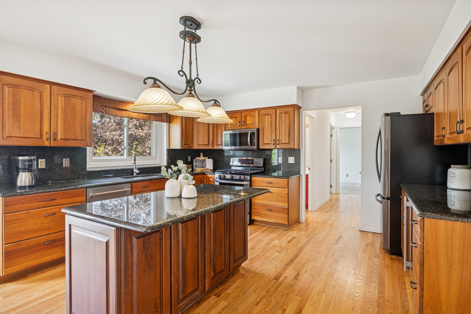 689 Saddle Ridge Crystal Lake, IL 60012 - Photo 8 of 29 Gallery Image 8