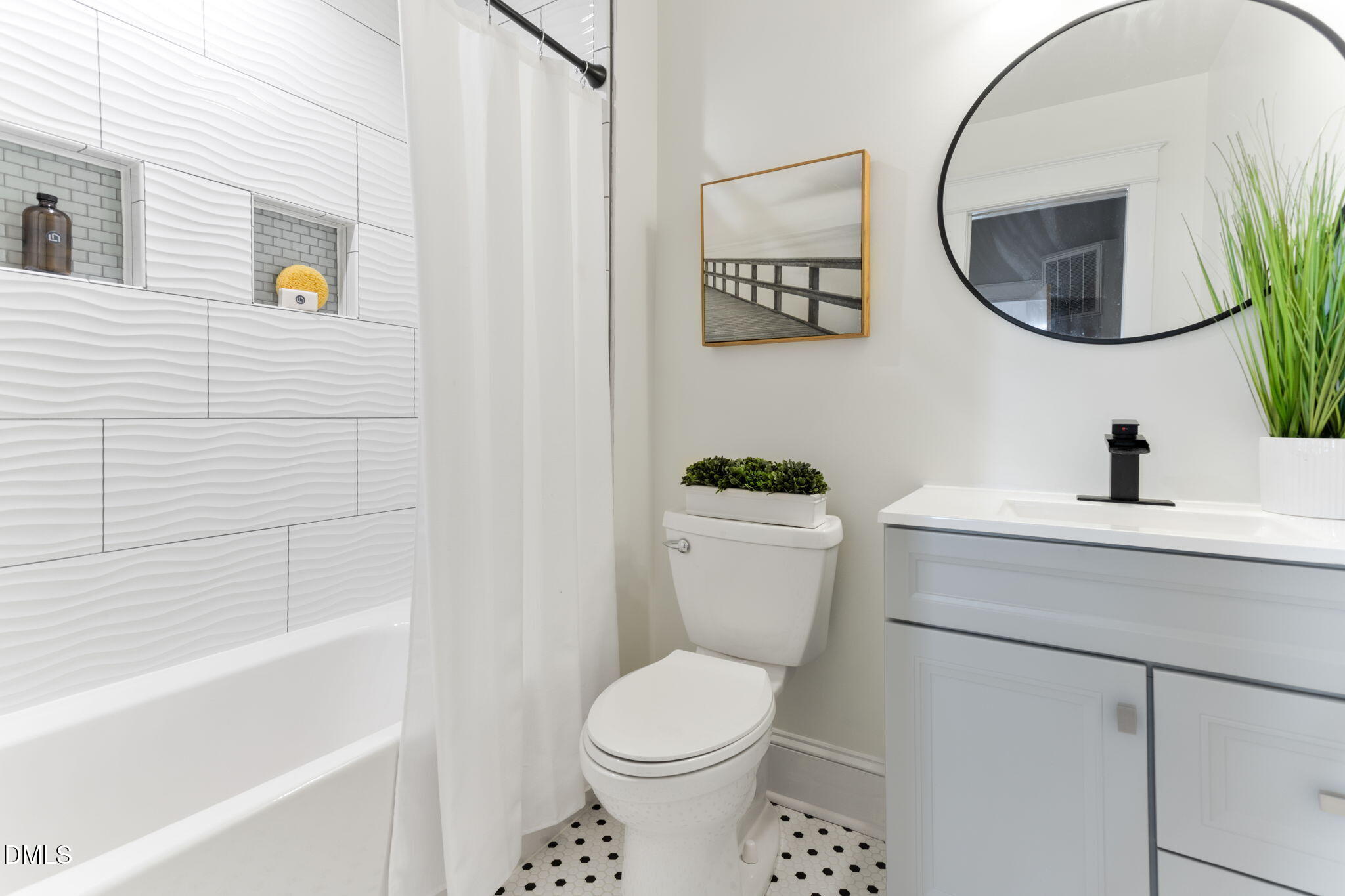 709 West North Street Raleigh, NC 27603 - Photo 13 of 42 a bathroom with a toilet sink and mirror