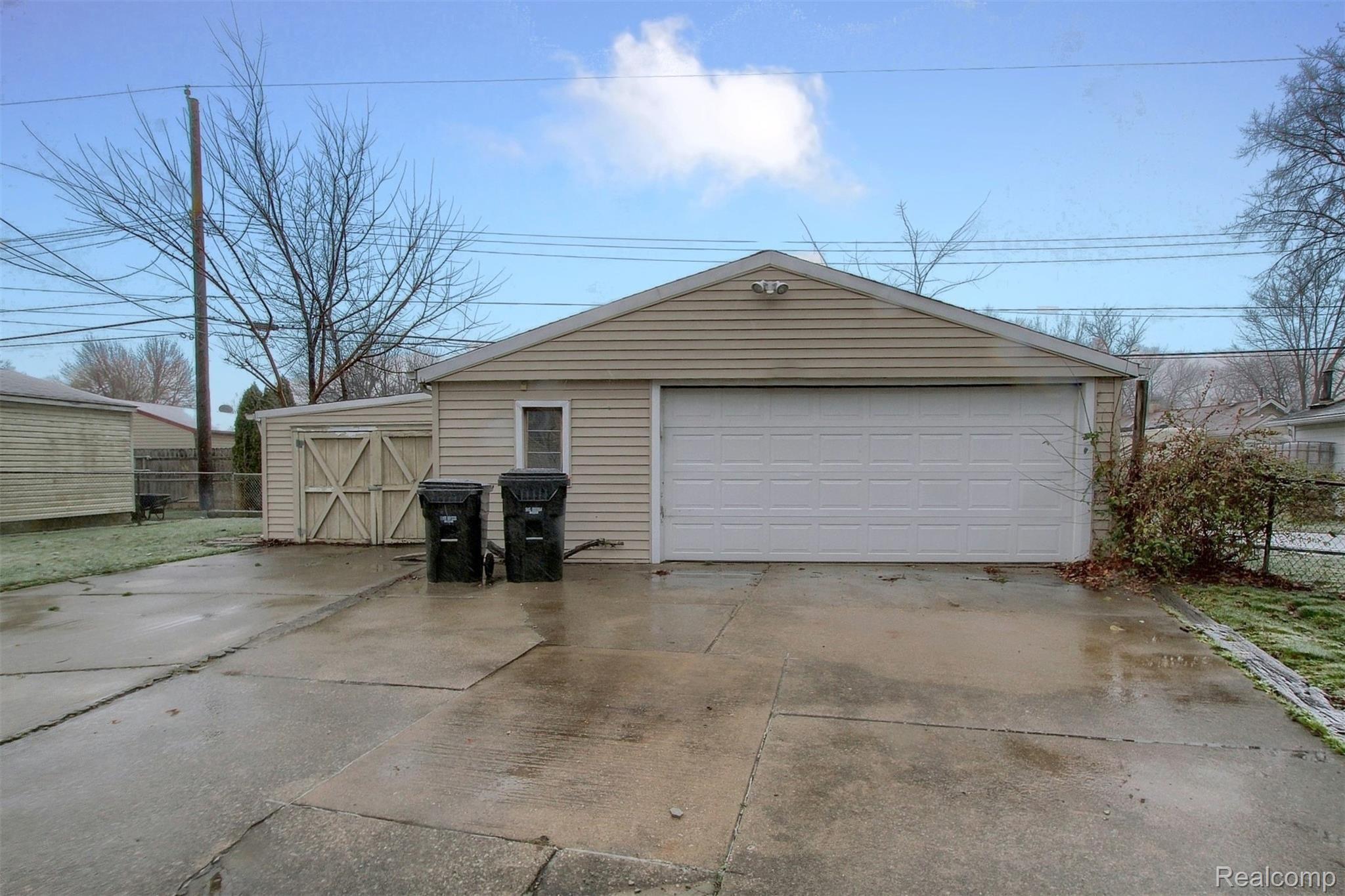 25076 Reeck Road Trenton, MI 48183 - Photo 25 of 26 25-Garage.jpg