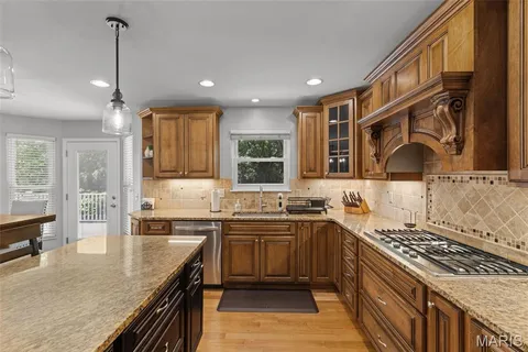 $495,000 | 996 San Sebastian Drive, Fenton, MO 63026