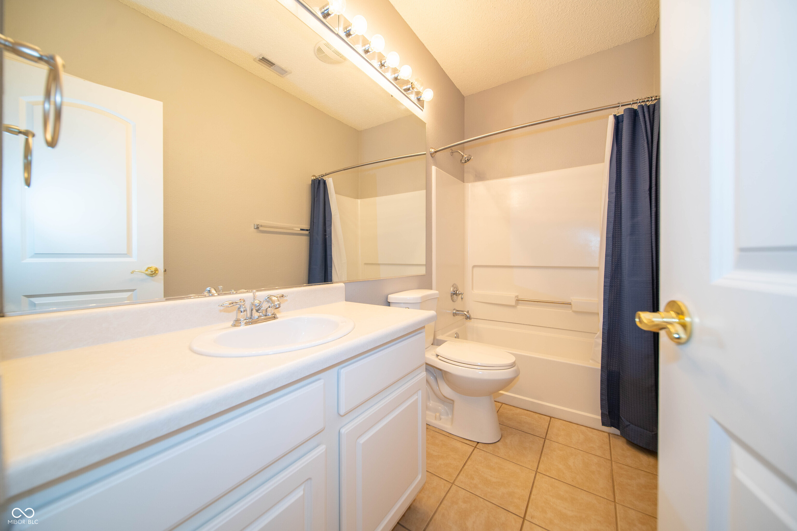 11044 Schoolhouse Road Fishers, IN 46037 - Photo 9 of 32