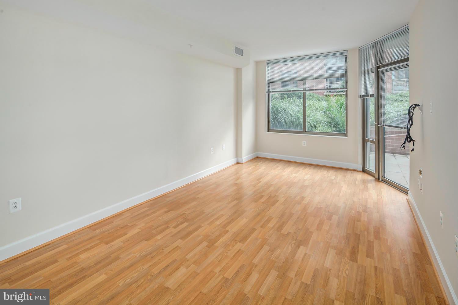 3600 South Glebe Road, Unit 234W Arlington, VA 22202 - Photo 13 of 30 Living Room