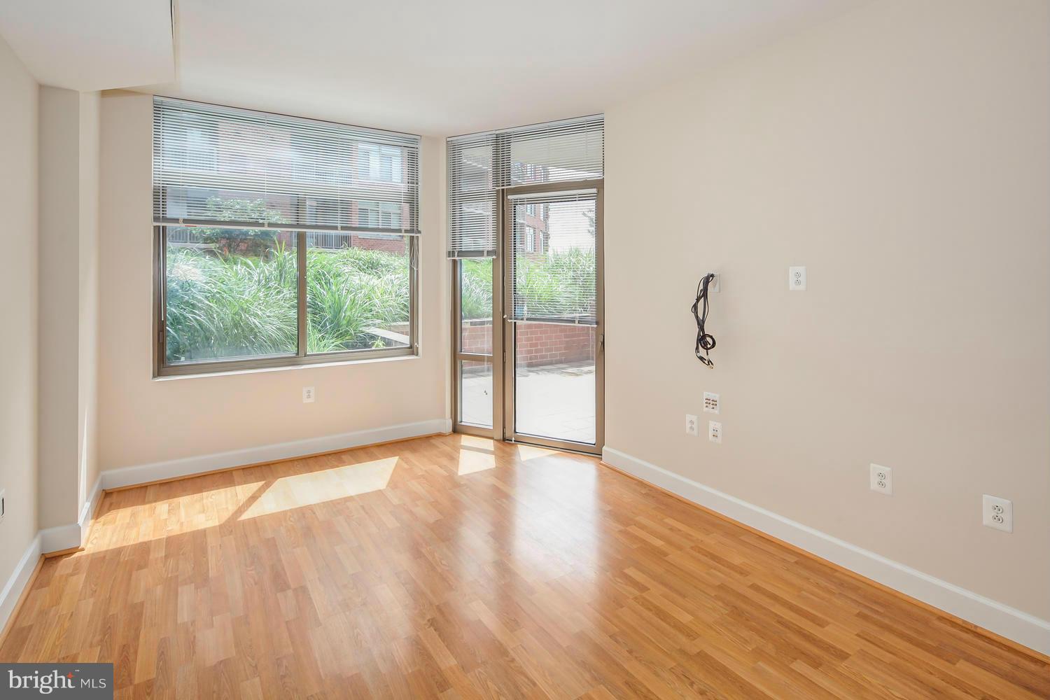 3600 South Glebe Road, Unit 234W Arlington, VA 22202 - Photo 14 of 30 Living Room