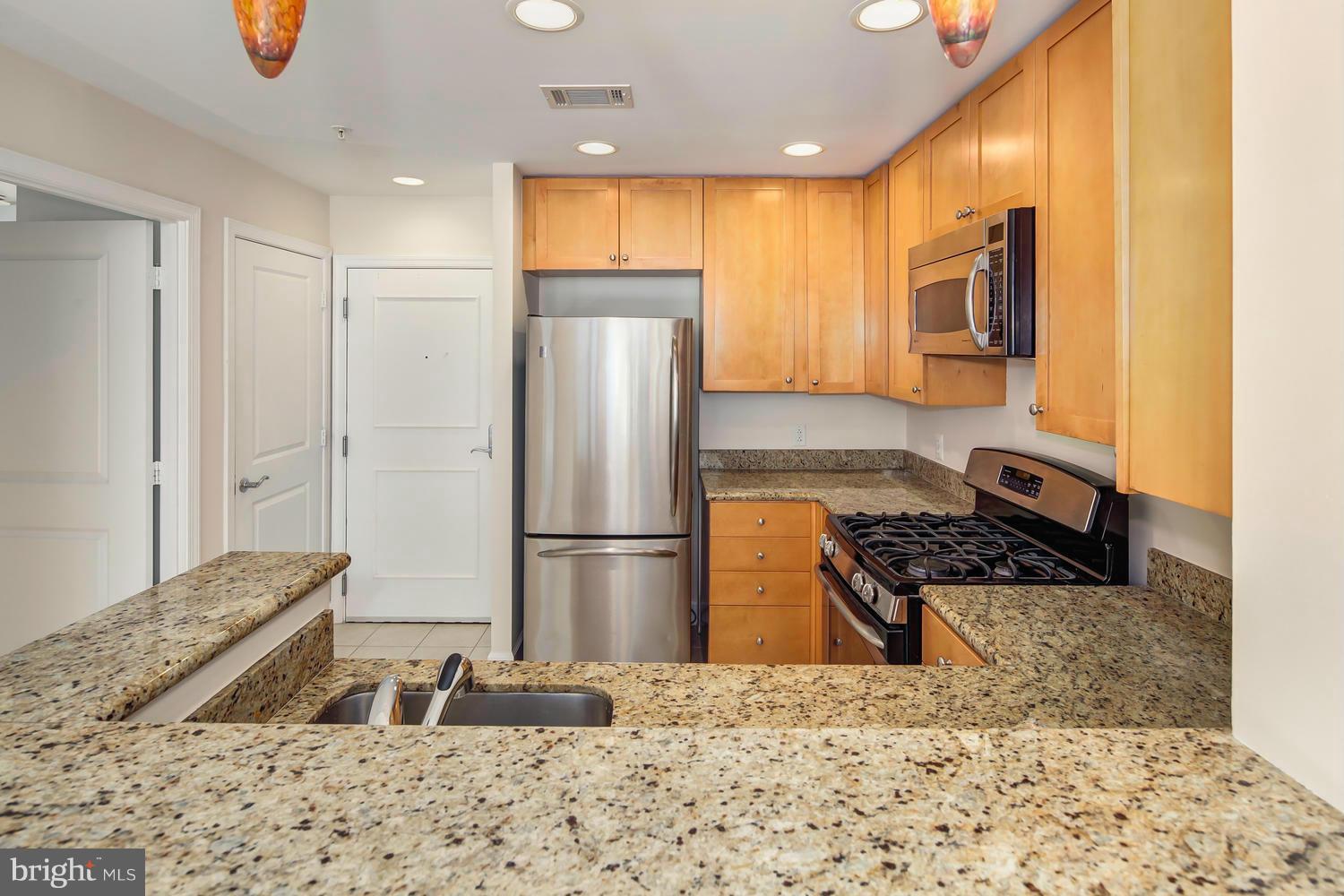 3600 South Glebe Road, Unit 234W Arlington, VA 22202 - Photo 4 of 30 Kitchen