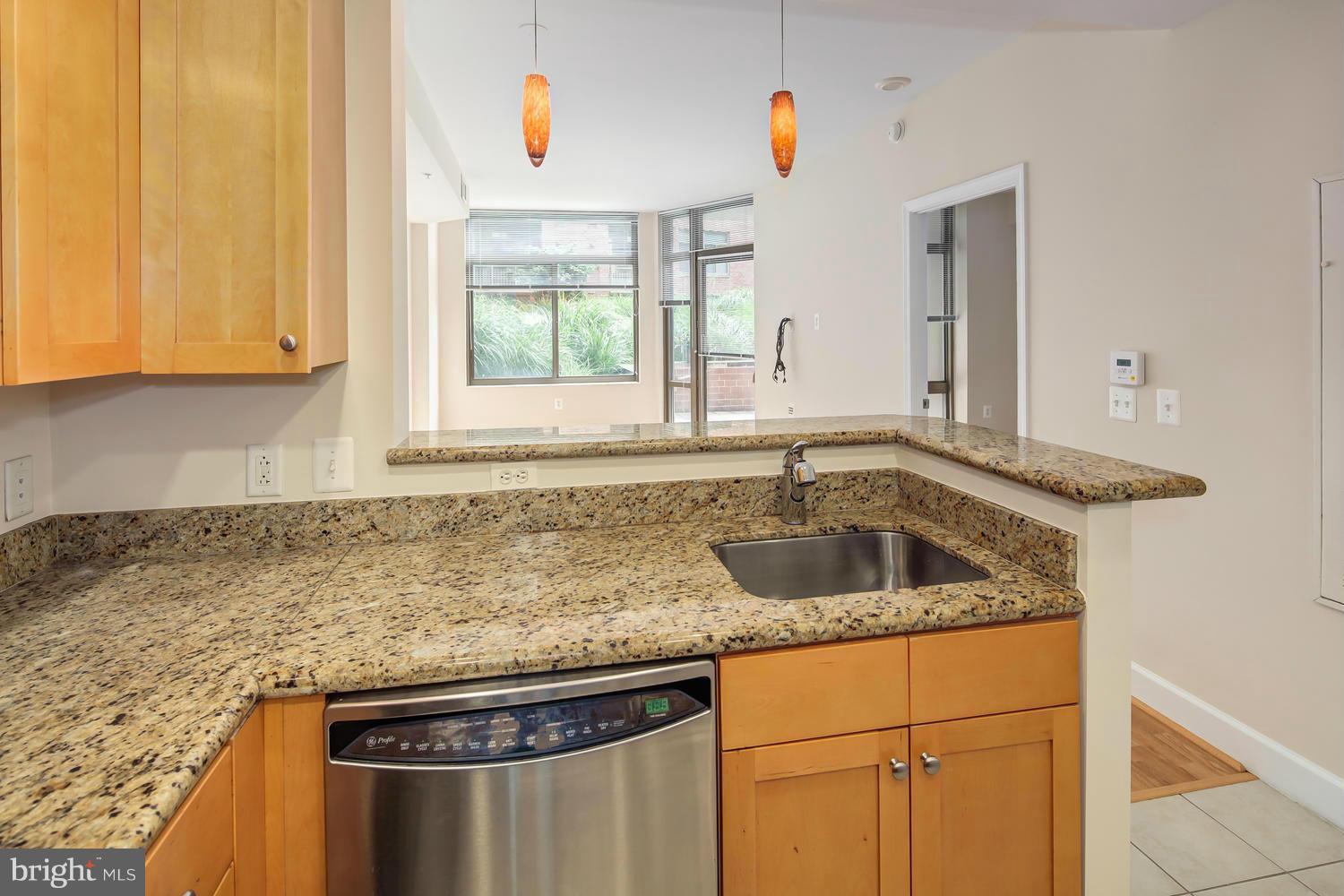 3600 South Glebe Road, Unit 234W Arlington, VA 22202 - Photo 9 of 30 Kitchen
