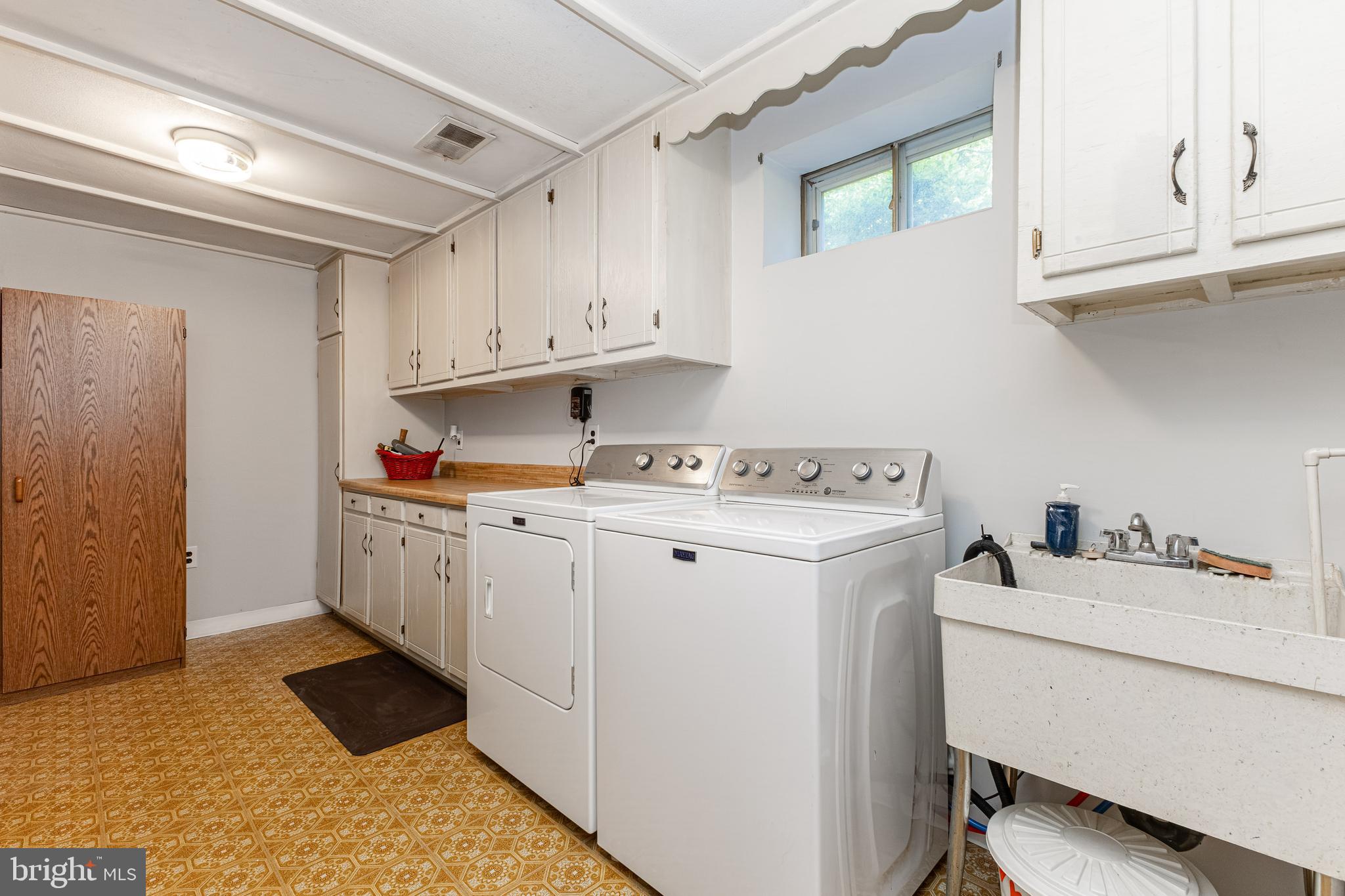 6550 Tip Hill Drive La Plata, MD 20646 - Photo 18 of 24 a utility room with cabinets washer and dryer