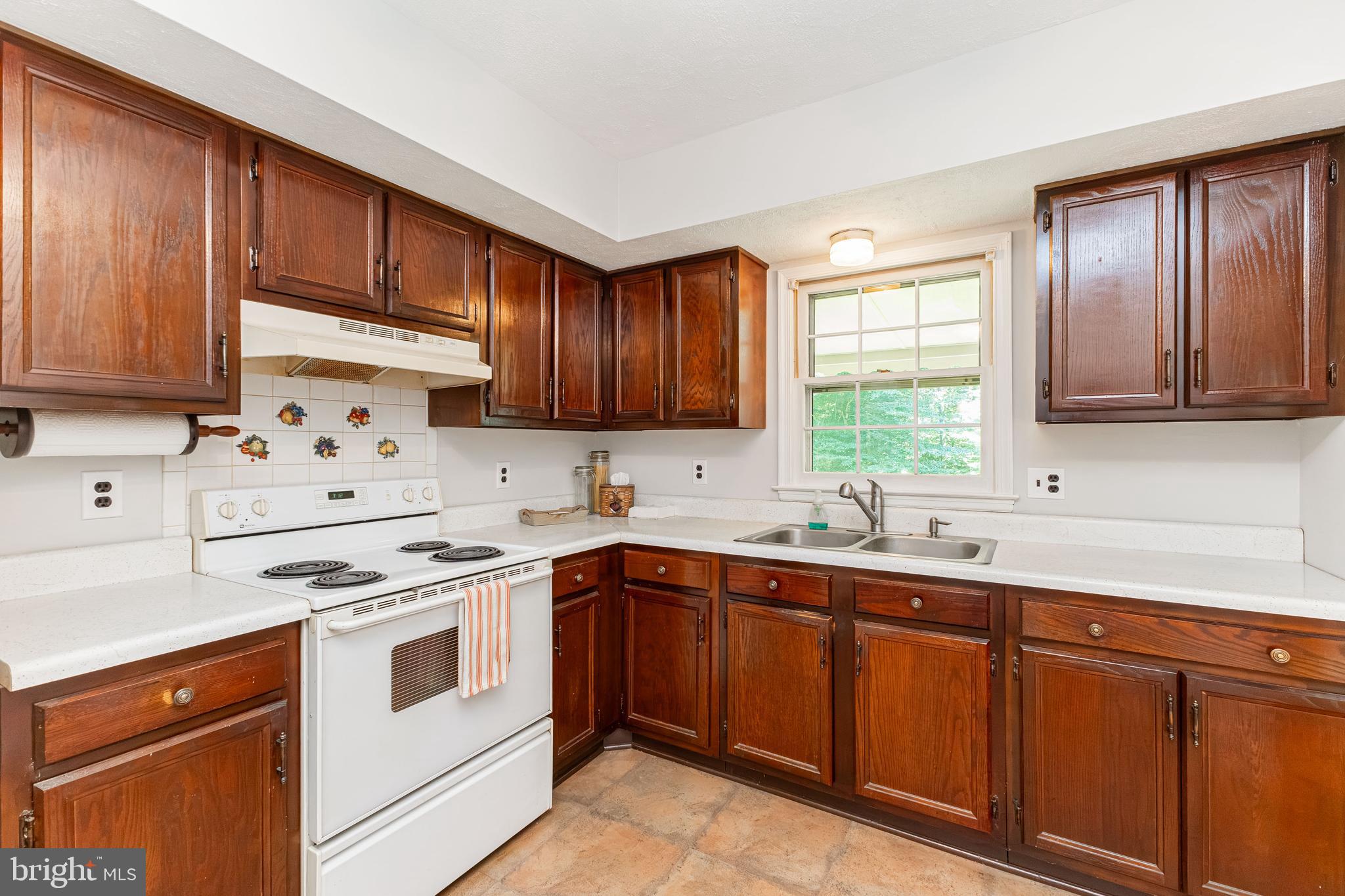 6550 Tip Hill Drive La Plata, MD 20646 - Photo 7 of 24 a kitchen with sink a microwave and cabinets
