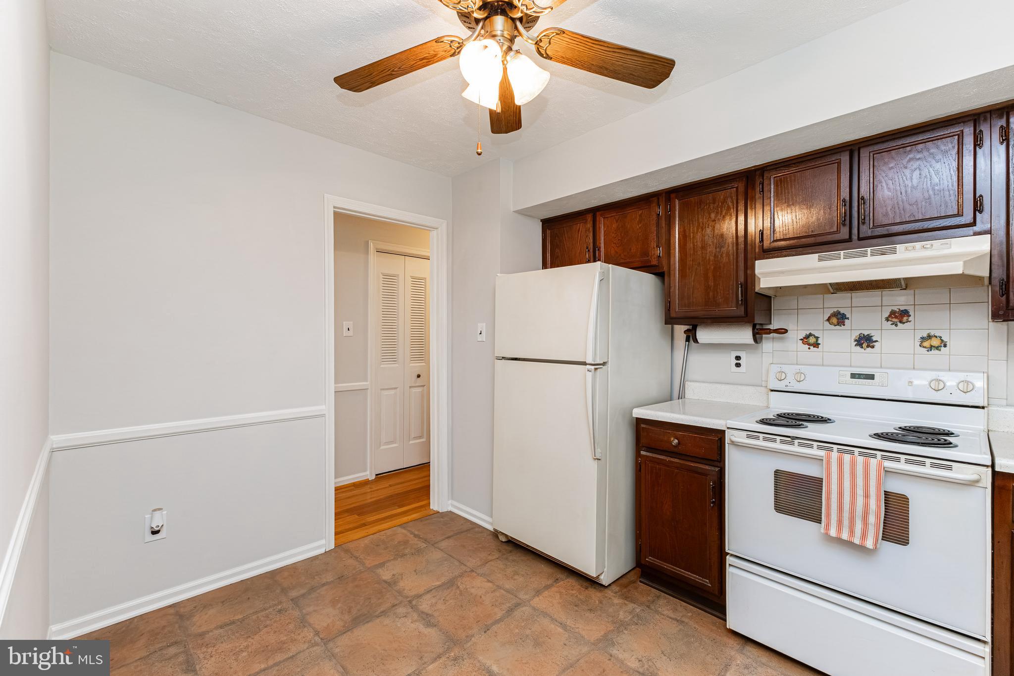6550 Tip Hill Drive La Plata, MD 20646 - Photo 8 of 24 a kitchen with stainless steel appliances a refrigerator and a stove