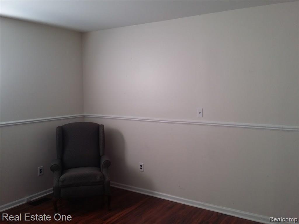 460 Trombley Road Troy, MI 48083 - Photo 10 of 28 MBR corner.jpg