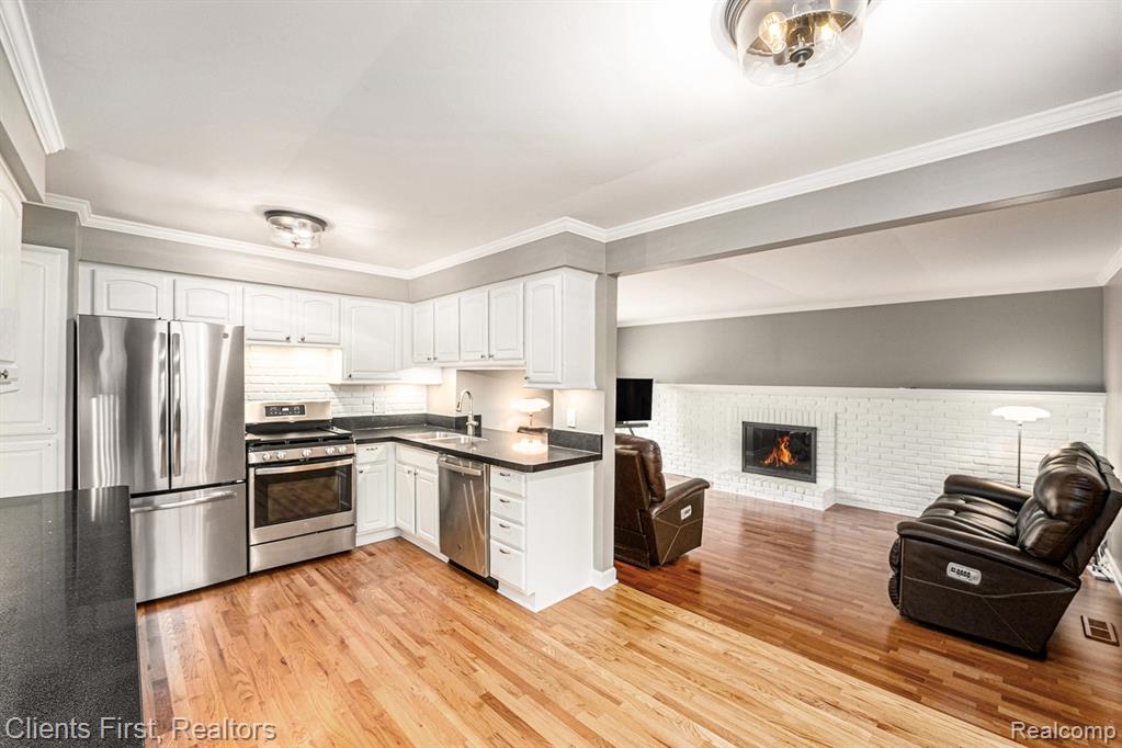 8451 Orhan Street Canton, MI 48187 - Photo 6 of 29 Gallery Image 6