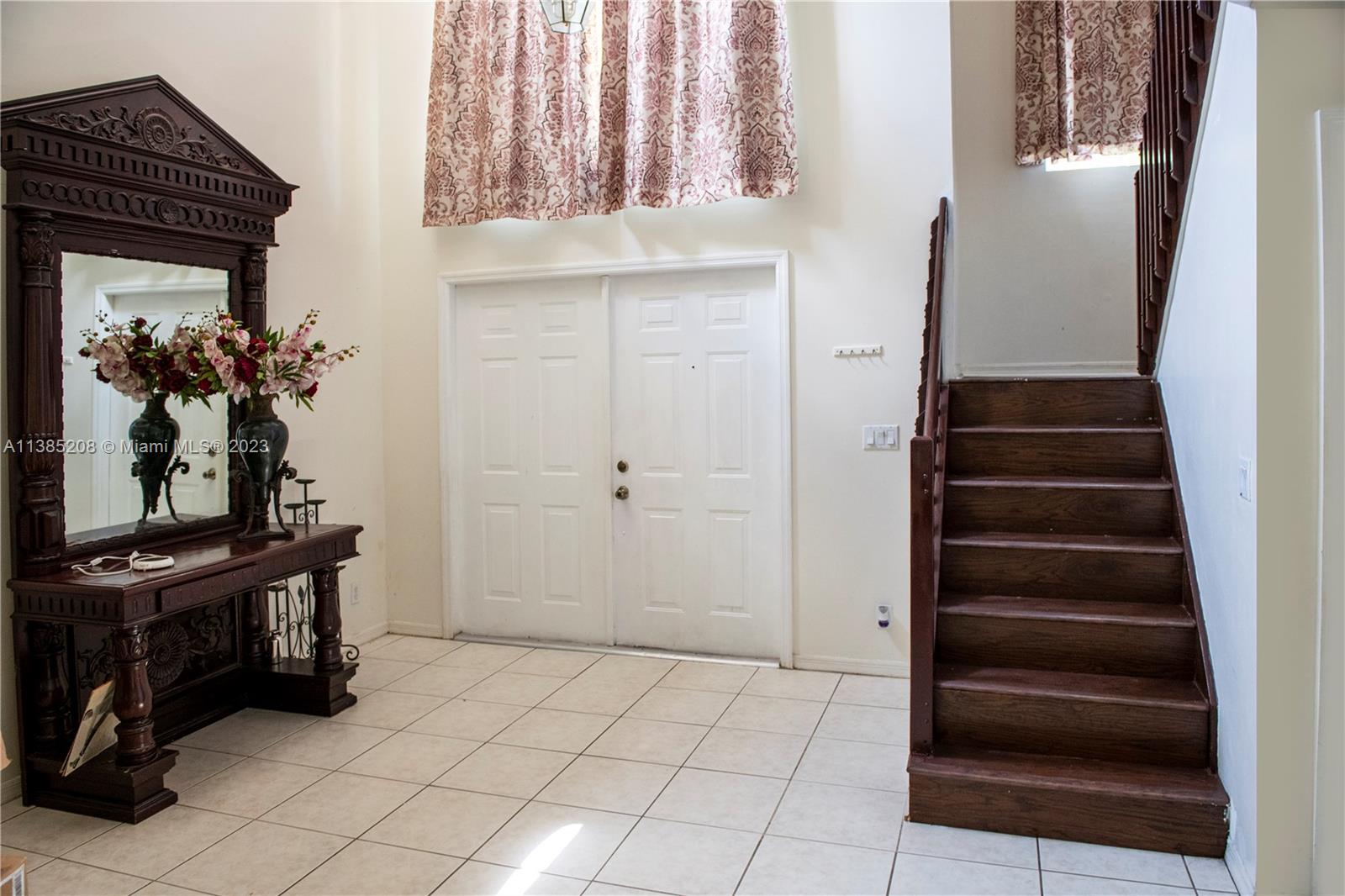 11331 Rockinghorse Road Cooper City, FL 33026 - Photo 3 of 10 a view of entryway and hall