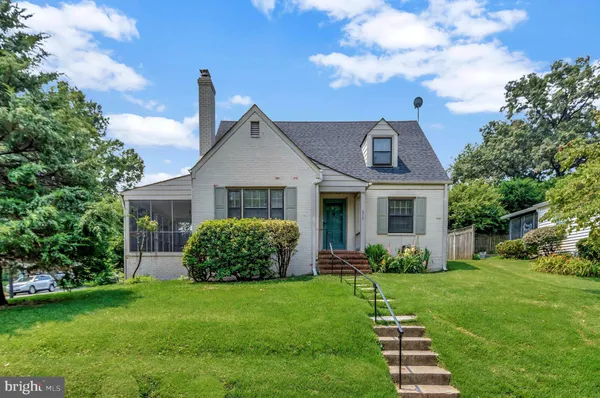 $4,300 | 970 North Quintana Street, Arlington, VA 22205