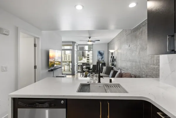 $3,000 | 800 The Mark Lane, Unit 803, San Diego, CA 92101