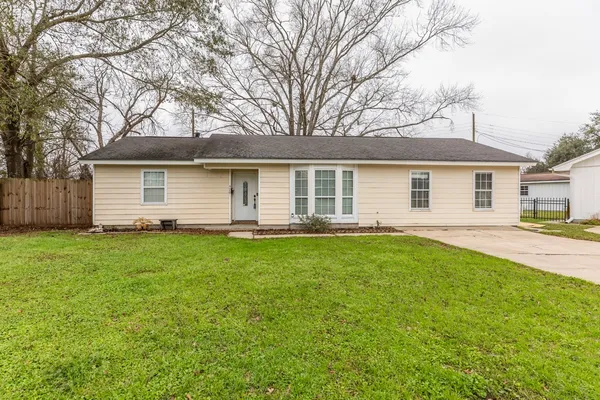 $169,900 | 970 Charleston Circle, Bridge City, TX 77611