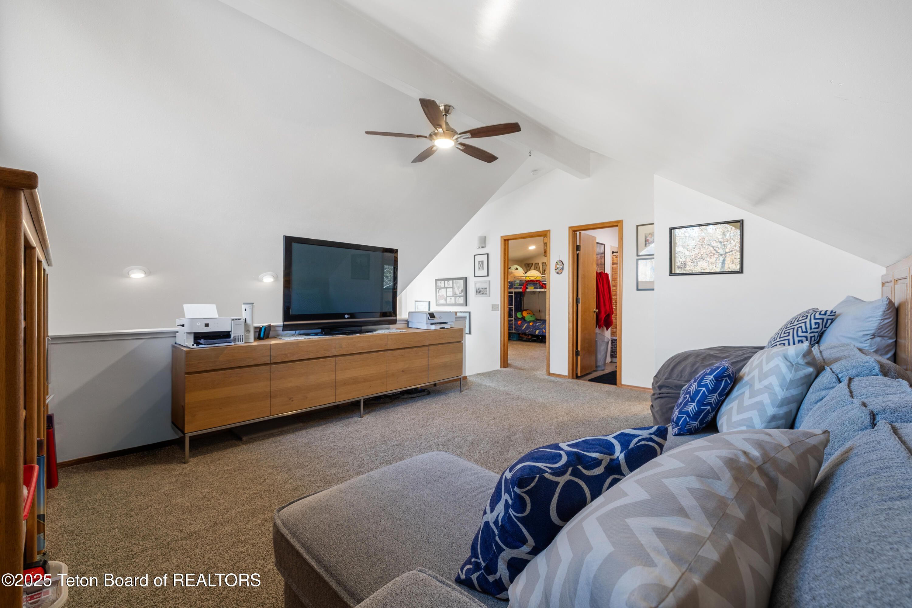 3140 West King Eider Road Jackson, WY 83001 - Photo 7 of 20 Loft