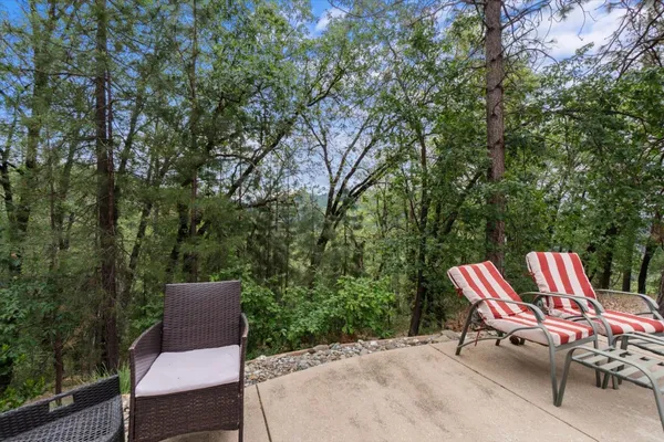 $748,800 | 19754 Solus Campground Road, Lakehead, CA 96051