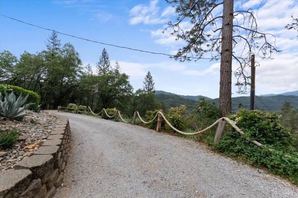 $748,800 | 19754 Solus Campground Road, Lakehead, CA 96051