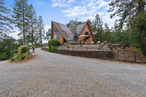 $748,800 | 19754 Solus Campground Road, Lakehead, CA 96051