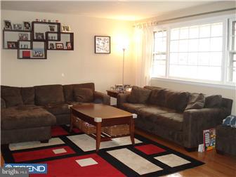 302 Suffolk Road Flourtown, PA 19031 - Photo 5 of 12 Living Room