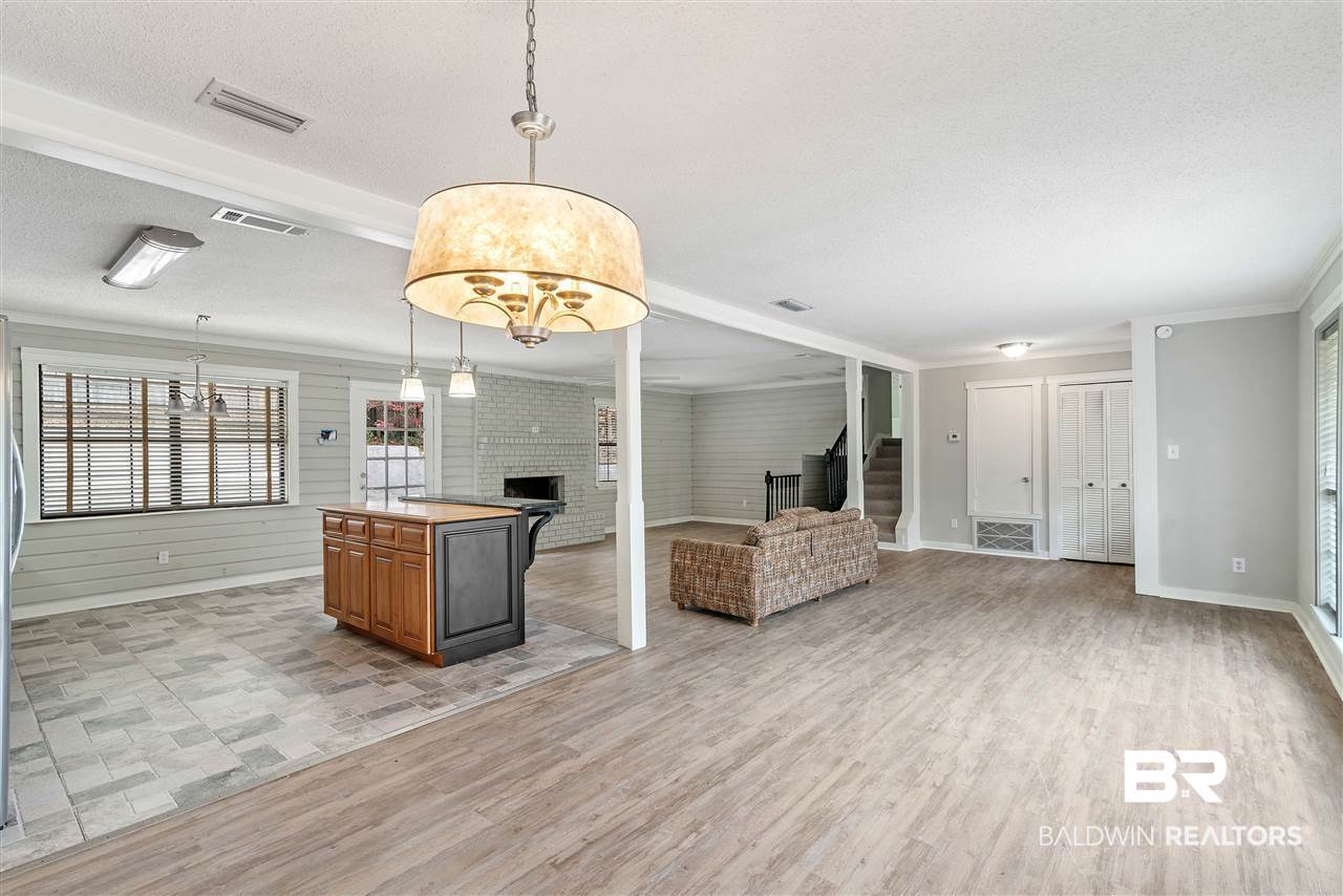 333 Ridgewood Drive Daphne, AL 36526 - Photo 6 of 29