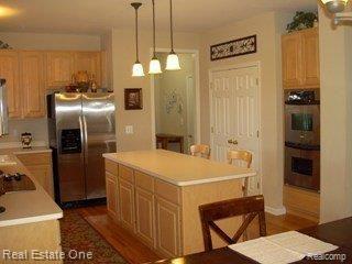 3563 Inverness Drive Rochester, MI 48306 - Photo 8 of 12 Beautiful Kitchen