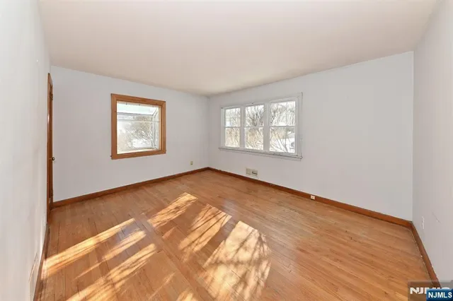 $638,000 | 84 Maplewood Avenue, Hillsdale, NJ 07642