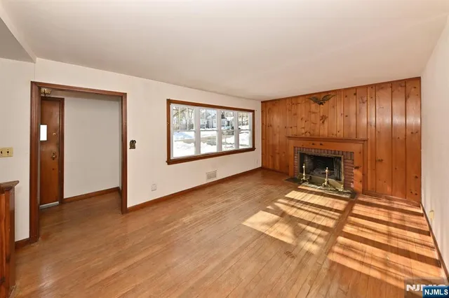 $638,000 | 84 Maplewood Avenue, Hillsdale, NJ 07642