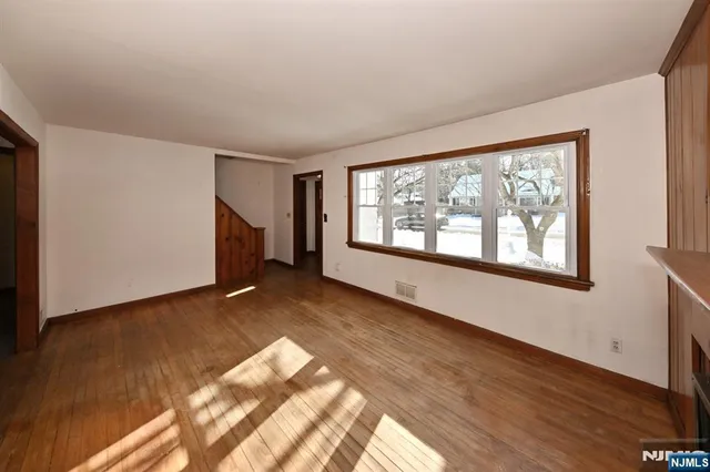 $638,000 | 84 Maplewood Avenue, Hillsdale, NJ 07642