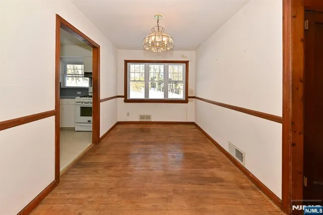 $638,000 | 84 Maplewood Avenue, Hillsdale, NJ 07642