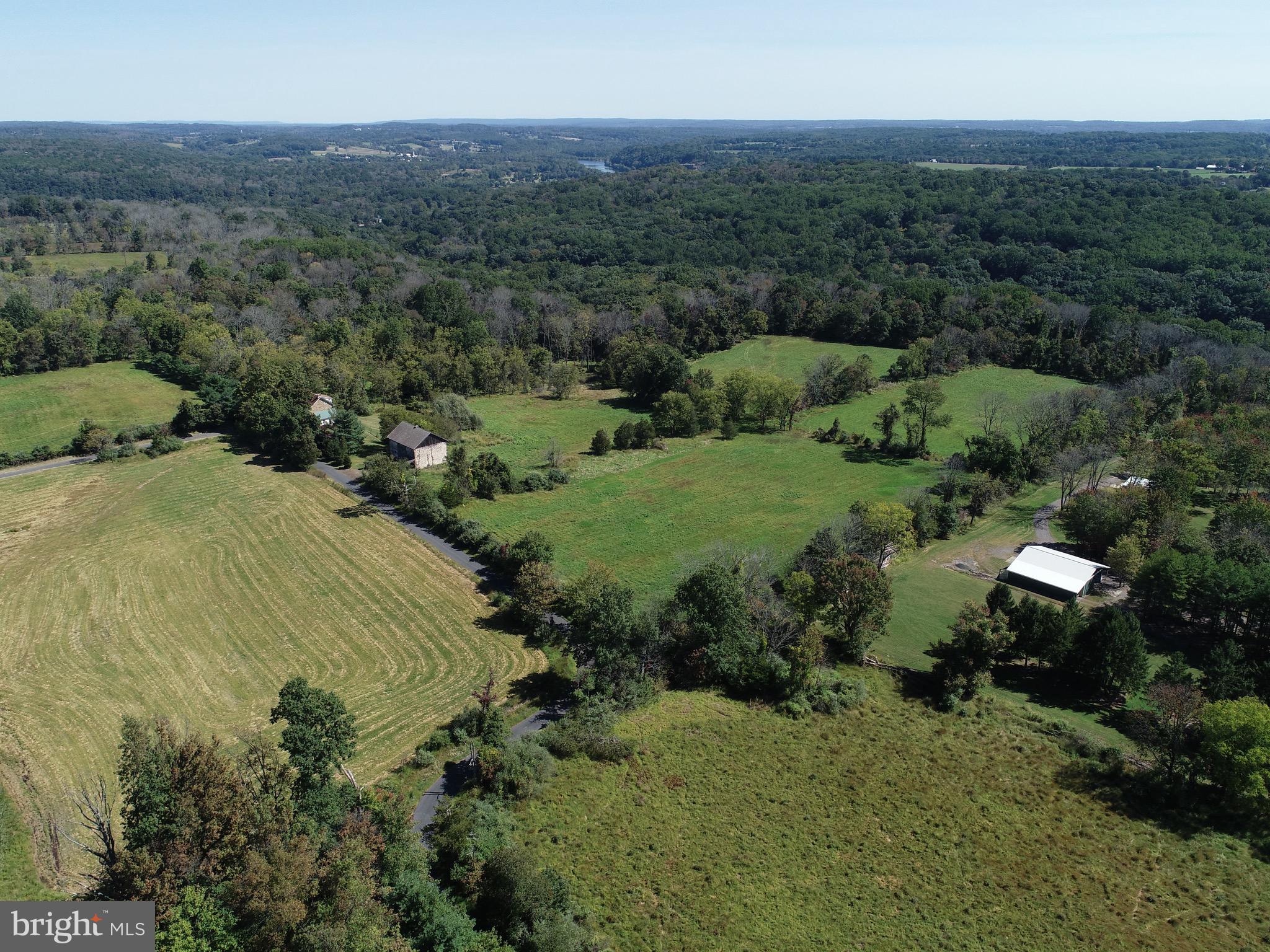 7082 Sladek Road New Hope, PA 18938 - Photo 4 of 41