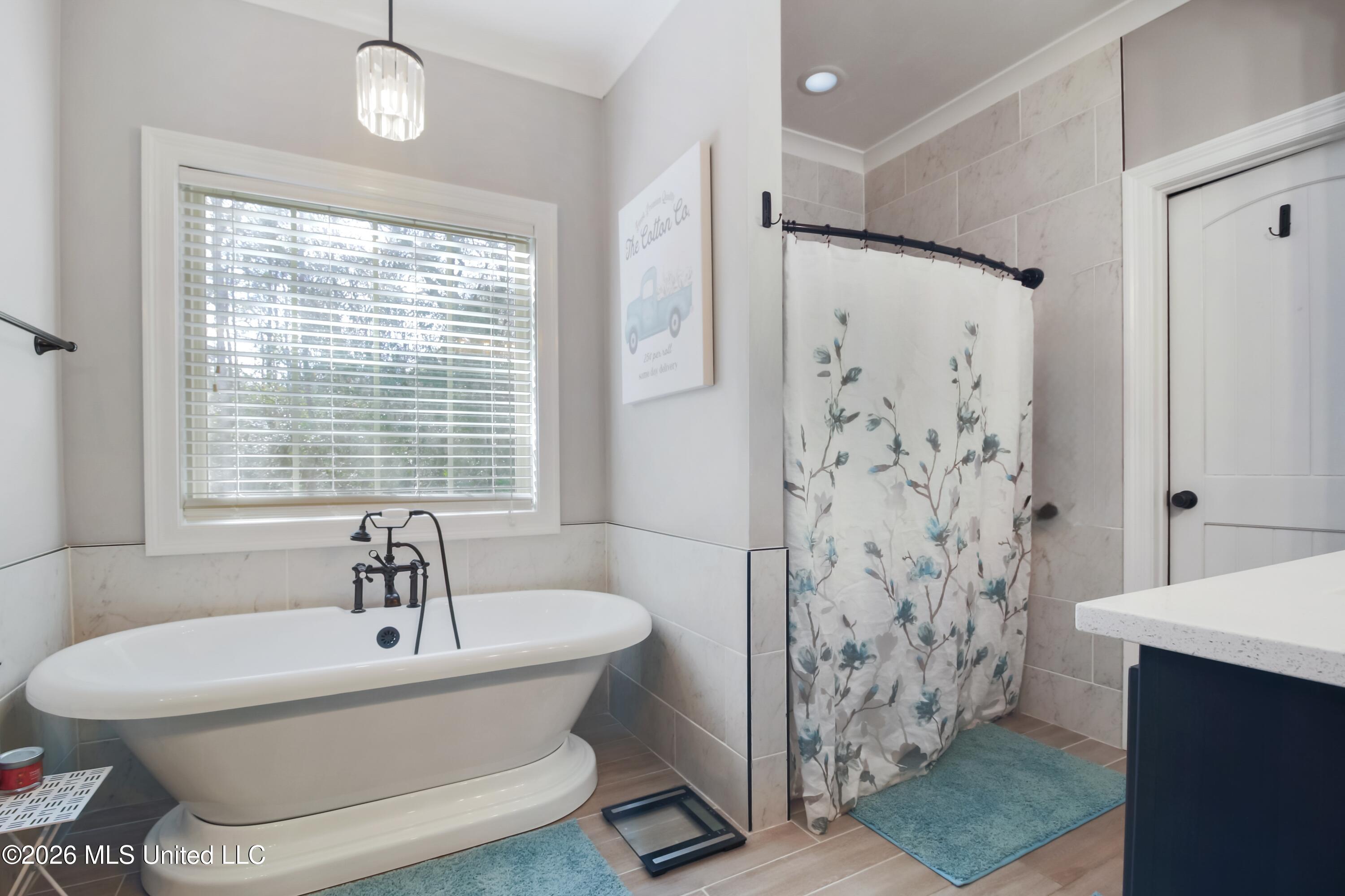 15548 Dobson Road D'Iberville, MS 39540 - Photo 29 of 55 Primary bathroom