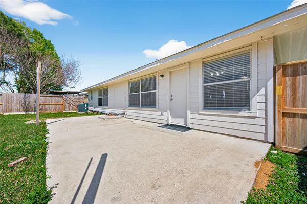 $1,900 | 11002 Bradford Way Drive, Houston, TX 77075