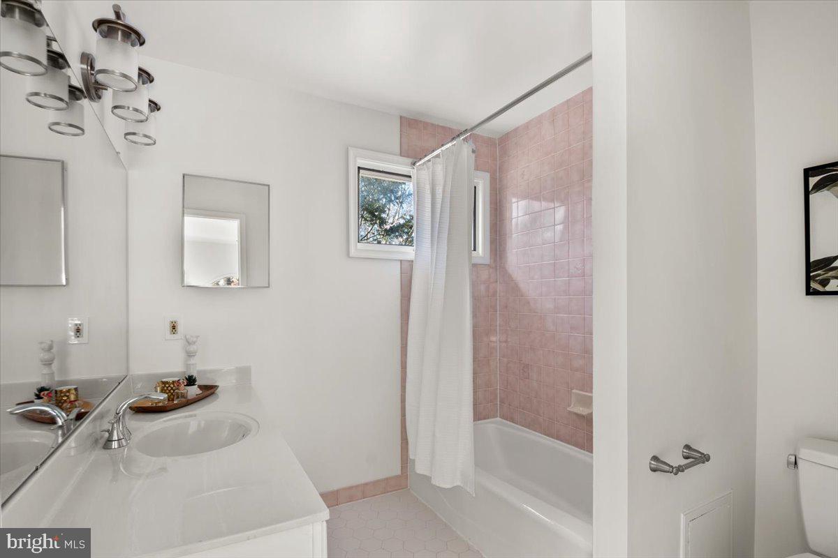 1202 Edgevale Road Silver Spring, MD 20910 - Photo 24 of 44 Hall Bath Attached to 2nd Primary Bedroom