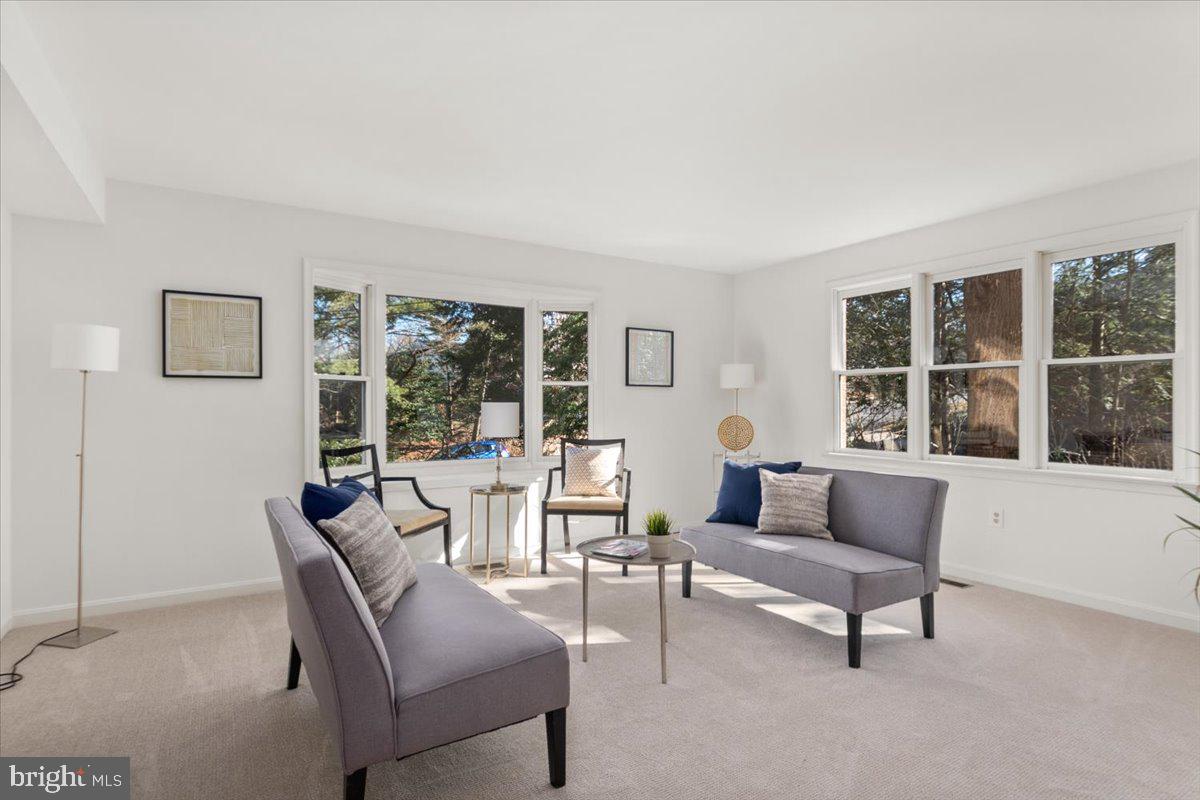 1202 Edgevale Road Silver Spring, MD 20910 - Photo 10 of 44 Living Room