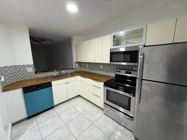 $400,000 | 14111 Southwest 121st Place, Unit 4, Miami, FL 33186