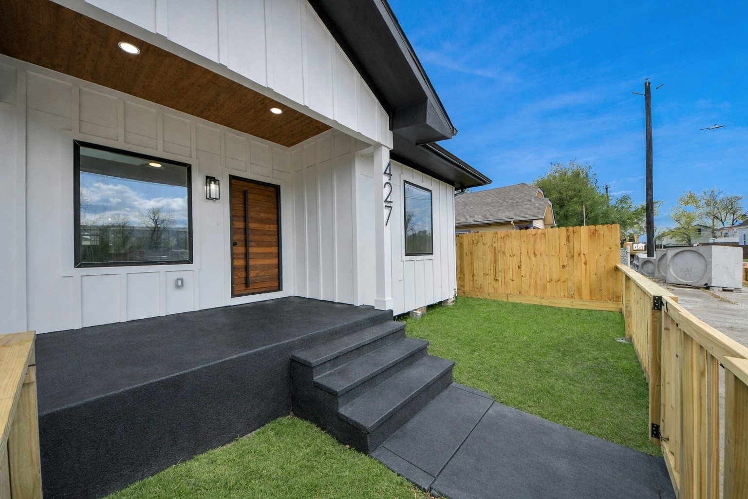 427 North Milby Street Houston, TX 77003 - Photo 11 of 44 a view of outdoor space and yard