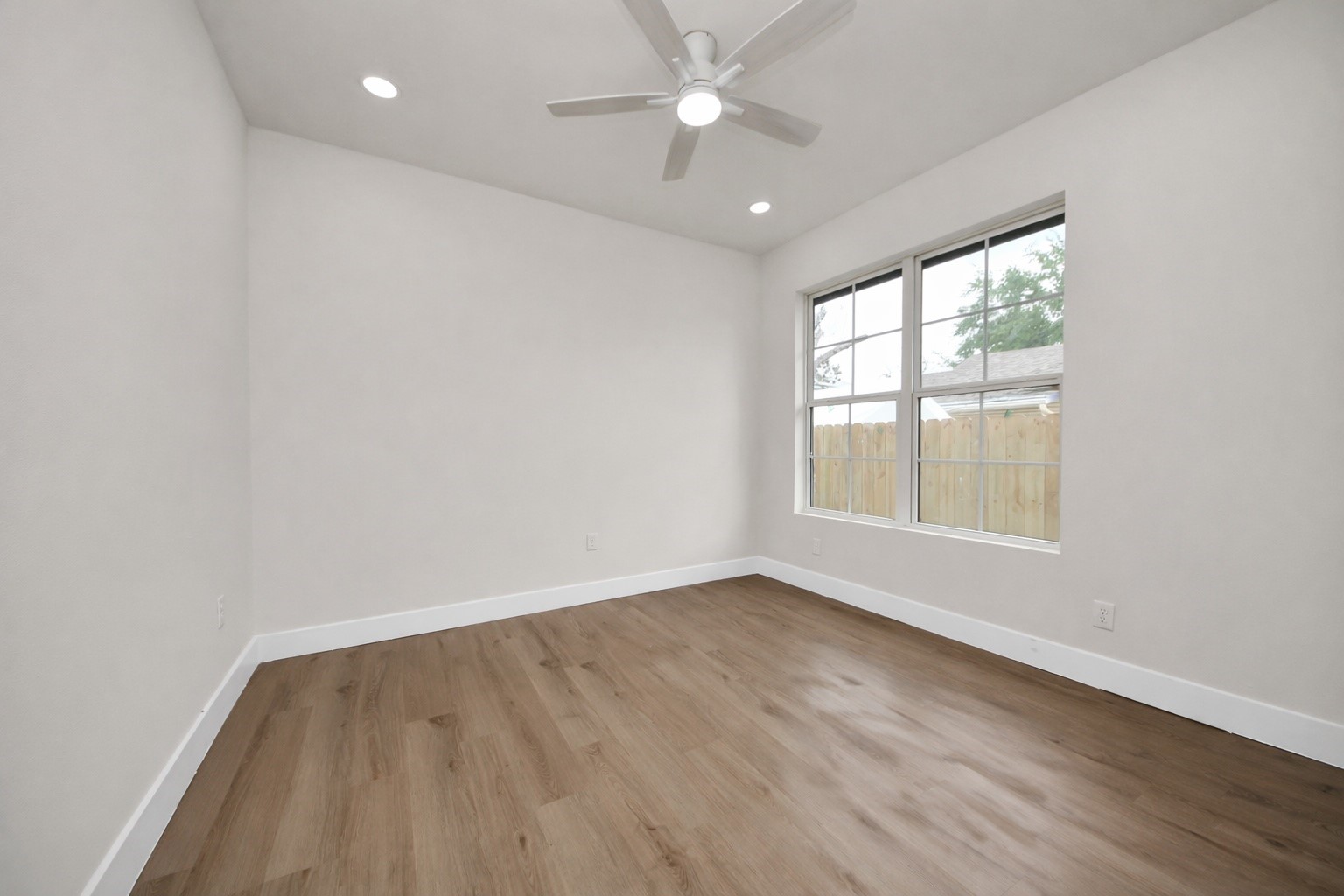 427 North Milby Street Houston, TX 77003 - Photo 26 of 44 an empty room with wooden floor and windows
